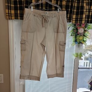22-24 Casual Beige Cargo Capri Pants